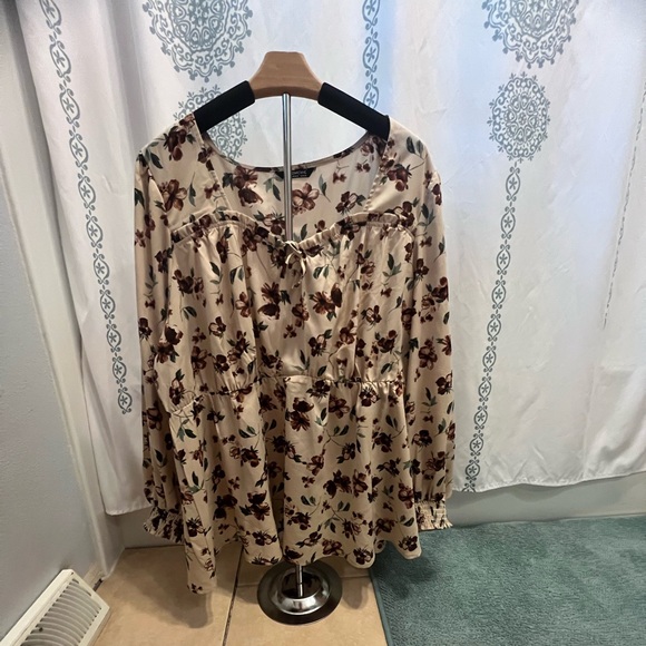 BloomChic Tops - BloomChic Cream Blouse nwot